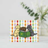 Labrador Puppies Reading Cartoon Briefkaart (Staand voorkant)