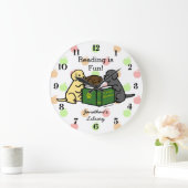 Labrador Puppies Reading Cartoon Grote Klok (Huis)