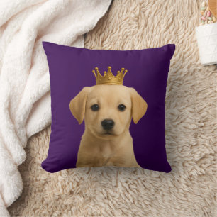 Labrador Puppy in Gold Crown Schattige Kussen