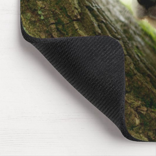 Labrador Puppy Sitting in een bosgebied Muismat (Hoek)