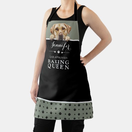 Labrador Retriever Bakken Queen Sage Green Custom Schort (Insitu)