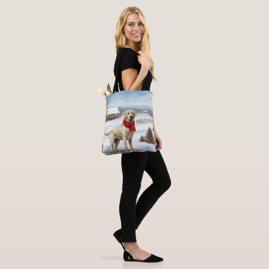 Labrador Retriever Hond in Sneeuw Kerstmis Tote Bag (Op model)