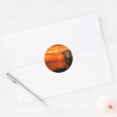 Labrador Retriever Hond Zittend naast zonsondergan Ronde Sticker (Envelop)