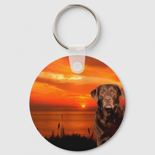 Labrador Retriever Hond Zittend naast zonsondergan Sleutelhanger (Voorkant)