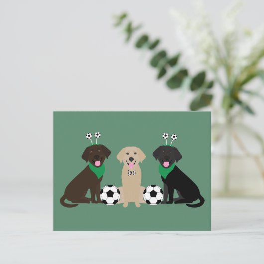 Labrador Retriever Honden Spelen Voetbal Briefkaart (Staand voorkant)