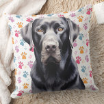 Labrador Retriever Kleurrijke Paw Prints Hondenlie Kussen<br><div class="desc">Introductie van onze Labrador Retriever kussen, de perfecte aanvulling op elk hondenliefhebber interieur collectie. Verkrijgbaar in zwarte, gele of chocolade labs, dit kussen heeft kleurrijke pootafdrukken in een retro en toch moderne stijl. Ontworpen voor labrador liefhebbers, fokkers, hondenmoeders en vaders, dit kussen is een stijlvolle manier om je liefde voor...</div>