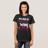 Labrador Retriever mama Wine Drinker Dog T-shirt (Voorkant volledig)
