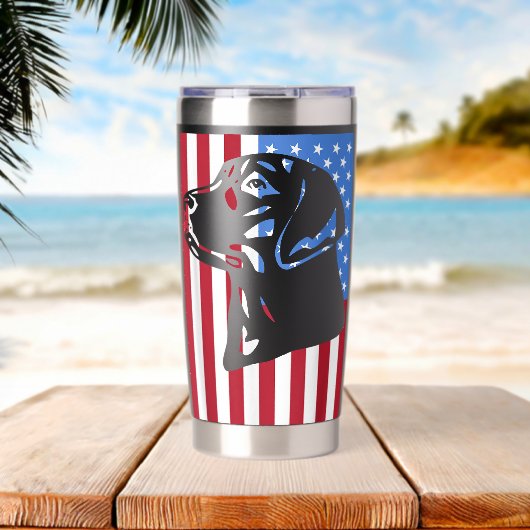 Labrador Retriever VS Vlag Geïsoleerde Drinkbeker (Strand (Gedraaid)  )