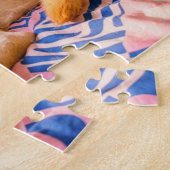 Labrador rustend op kleurrijke beddensprei legpuzzel (Zijkant)