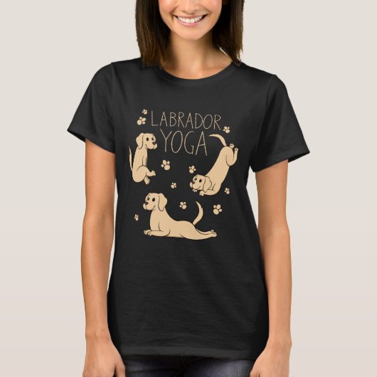 Labrador yoga stelt positie in eigenaar van honden t-shirt (Voorkant)