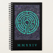 LABYRINTH III 5.5x8.5 Planner + Tekst / Zwart (Voorkant)