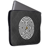 LABYRINTH TRISKELION TRIPLE CELTISCHE SPIRAAL LAPTOP SLEEVE (Voorkant Rechts)