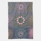 Lace-achtige Roze Heart Mandala en Gray Theedoek (Verticaal)