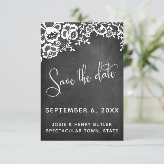 Lace Chalkboard Moderne Kalligrafie Save the Date RSVP Kaartje (Staand voorkant)