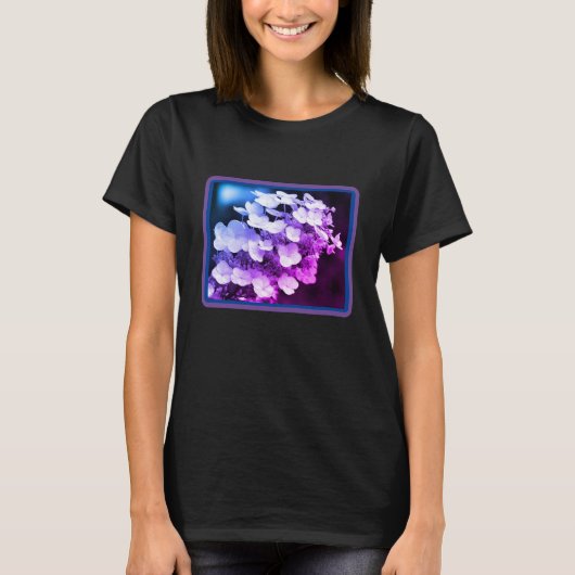 Lacecap Hydrangea zwart en wit gekleurd T-shirt (Voorkant)