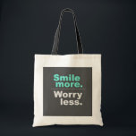 Lach meer, maak je minder zorgen Canvas tas - Vers<br><div class="desc">Verfris je dag met deze opbeurende canvas tas met de inspirerende zin 'Smile more. Maak je minder zorgen.' Deze canvas tas is gemaakt van hoogwaardige materialen en is ideaal voor dagelijks gebruik,  winkelen of als cadeau voor vrienden en familie die een positief bericht waarderen."</div>