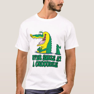 Lach nooit naar een krokodil t-shirt