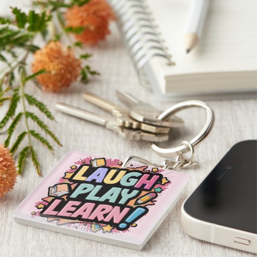 Lach, Speel, Leer roze Sleutelhanger (Voorkant Rechts)