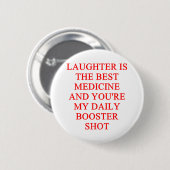 lachen in het beste medicijn ronde button 5,7 cm (Voorkant /achterkant)