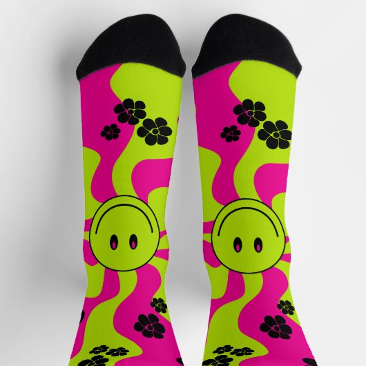 Lachen in limoengroen, heet roze en zwart sokken (Top)