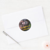 Lachen is geneeskunde lachen dieren ronde sticker (Envelop)