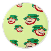 Lachen leprechauns op lichtgroen keramische knop (Voorkant)
