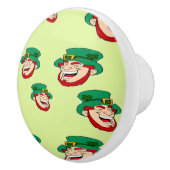 Lachen leprechauns op lichtgroen keramische knop (Rechts)