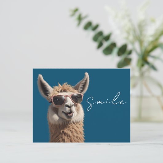 Lachen Llama Schattige Alpaca met Zonnebril Blauw Briefkaart (Staand voorkant)