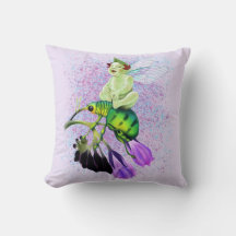 Lachende Baby Pixie Rijden op een kever