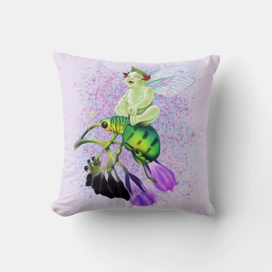 Lachende Baby Pixie Rijden op een kever Kussen (Voorkant)