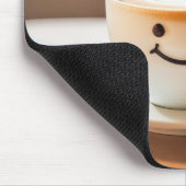 Lachende latte door zonnig raam muismat (Hoek)