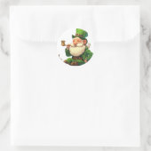 Lachende Leprechaun met Pijp Ronde Sticker (Tas)