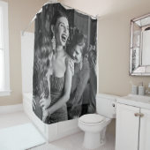 Lachende meisjes: stijlvolle zwart-wit foto douchegordijn (In situ)