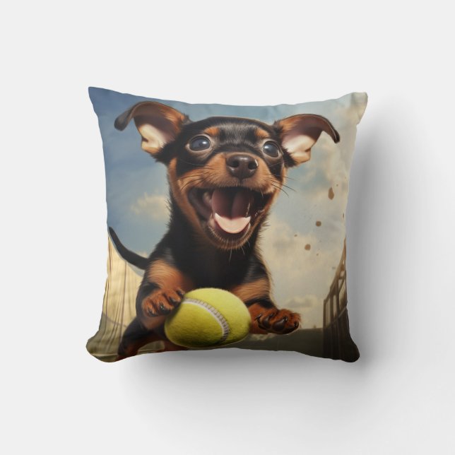 🐶Lachende Pinscher Puppy met Tennisbal Kussen (Voorkant)