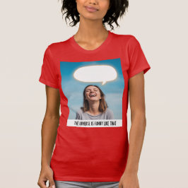 Lachende Vrouw Met Spreekwolk Universum Humor T-shirt