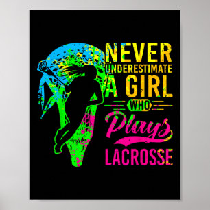 Lacrosse onderschat nooit een meisje dat Lacr spee Poster