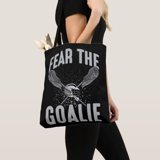 Lacrosse Player Lax Goalie Stick Helmet Sport Fun Tote Bag (Dichtbij)