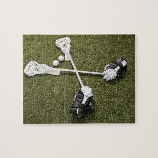 Lacrosse sticks, handschoenen en kogelballen op ku legpuzzel (Horizontaal)