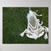 Lacrosse-stok op gras poster (Voorkant)