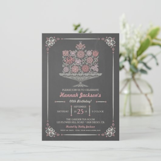 Lacy Flower Birthday Cake Chalkboard Invitation Kaart (Staand voorkant)