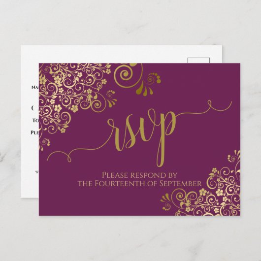 Lacy Gold Calligraphy Cassis Paars Wedding RSVP Briefkaart (Voorkant / Achterkant)