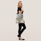 Lacy Leaves - Flowers en Greenery Tote Bag (Op model)