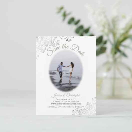 Lacy Sage Green Wedding Save the Date Photo Aankondigingskaart (Staand voorkant)