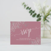 Lacy Silver Calligraphy Dusty Roos Wedding RSVP Briefkaart (Staand voorkant)