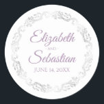 Lacy Silver Frills Elegant Lavender White Wedding Ronde Sticker<br><div class="desc">Deze elegante trouwstickers zijn voorzien van een fancy lavender of een lichte paarse scripttekst op een witte achtergrond met een lacy Silver Faux floral border. De tekst is volledig aanpasbaar en bevat de namen van het bruiloft en de trouwdatum. Ideaal als favoriete labels of envelopzegels!</div>