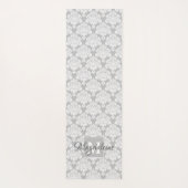 Lacy White Damask op grijs Monogram & Naam Yogamat (Achterkant)