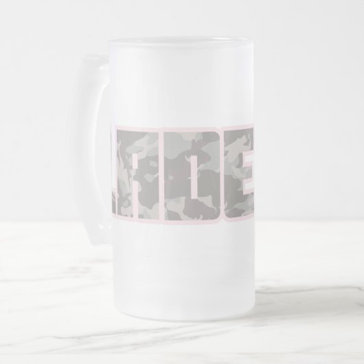 "Ladette" urban camo brown and roze text beer mok (Voorkant links)