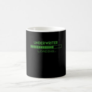 Lading onder schrijver koffiemok