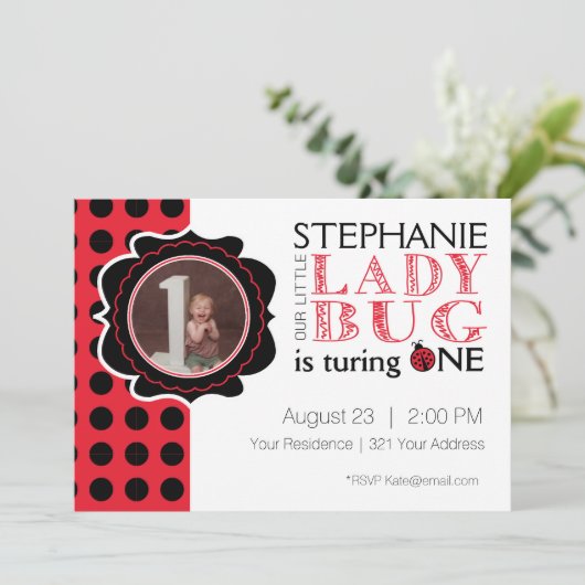 Lady Bug First Birthday Uitnodiging (Staand voorkant)