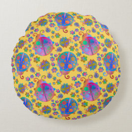 Lady Bugs Amongst the Flowers on a Midsummer Day Rond Kussen